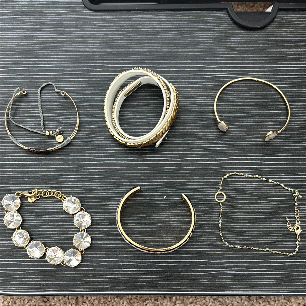 A bundle of 6 stella and dot bracelets